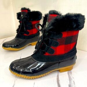 Bass Black and red plaid ankle boots faux fur trim waterproof leather upper 7M